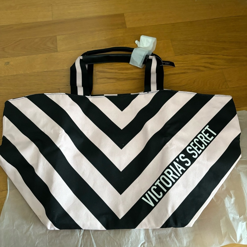 Victoria Secret zipped tote